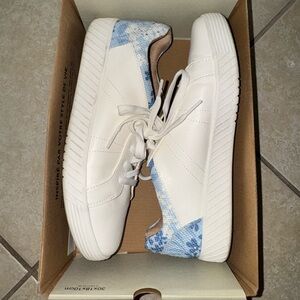 SOUL Naturalizer NEELA, White and Blue Sneakers
